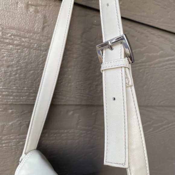 Aurielle Beige Leather Multi-Compartment Purse - Picture 11 of 16